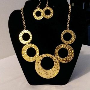 WOMENS FASHION NECKLACE AND EARRINGS SET